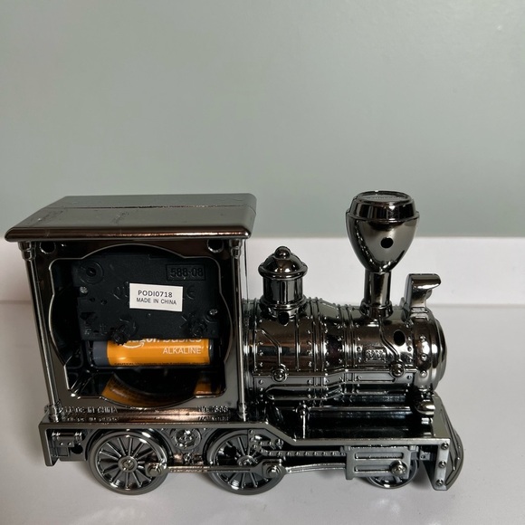 Quartz Train Engine Clock. - Picture 4 of 5